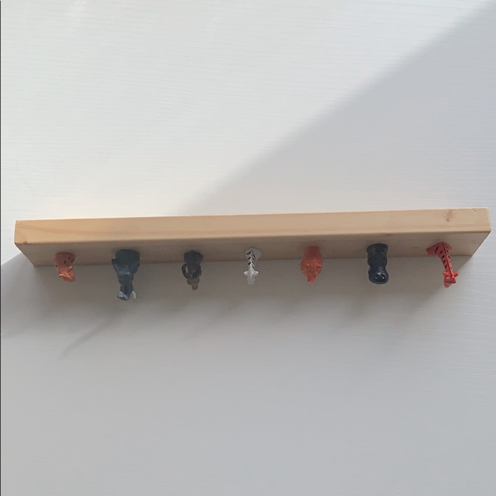 Animal jewelry hanger